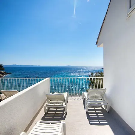 Apartments Robinzon Petar Gdinj