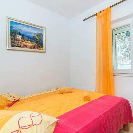 Apartment Apartments Robinzon Petar Gdinj