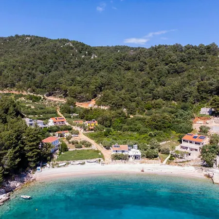 Apartments Robinzon Petar * Gdinj