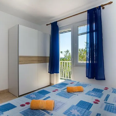 Apartment Apartments Robinzon Petar Gdinj