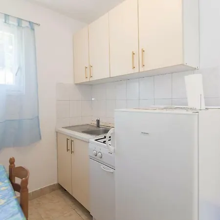 Apartments Robinzon Petar Gdinj