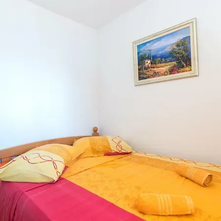 Apartment Apartments Robinzon Petar