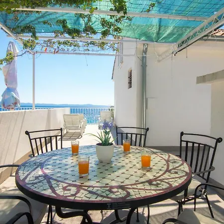 Apartments Robinzon Petar *